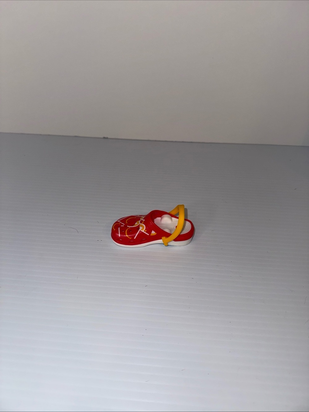 Exclusive No 2 CROCS Plastic Keychain Clip 2024 McDonald's HAPPY MEAL TOYS RED - Picture 1 of 11
